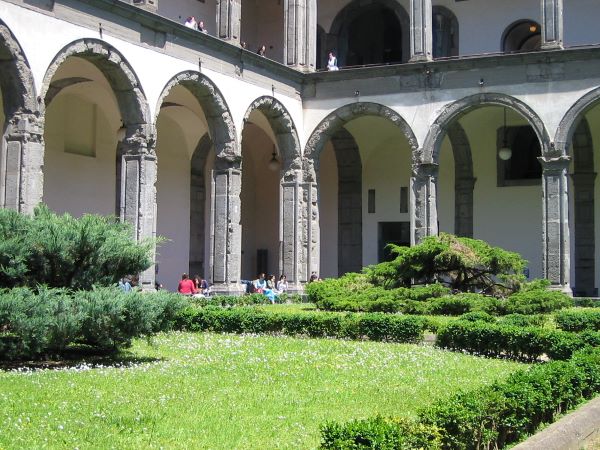 Tragedia all'Università, studente di Torre del Greco morto cadendo nel vuoto: aperta un'inchiesta  