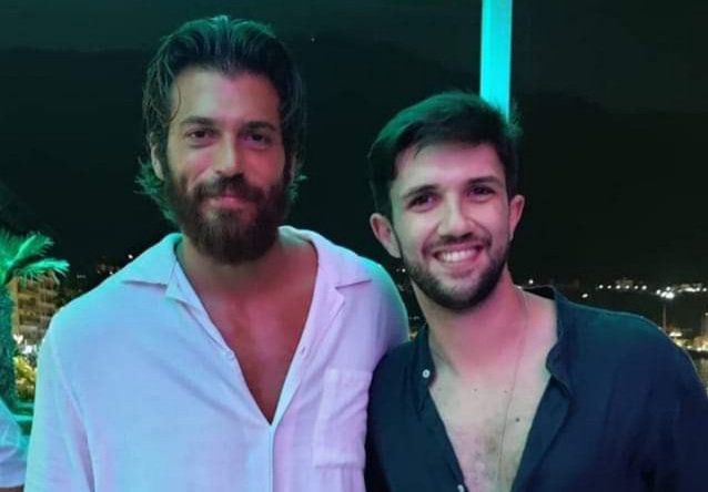 Castellammare, arriva Can Yaman: foto con i fan