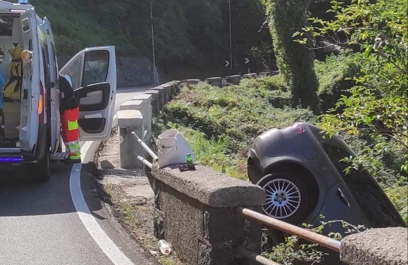 Incidente sui Monti Lattari, auto fuori strada: due feriti 