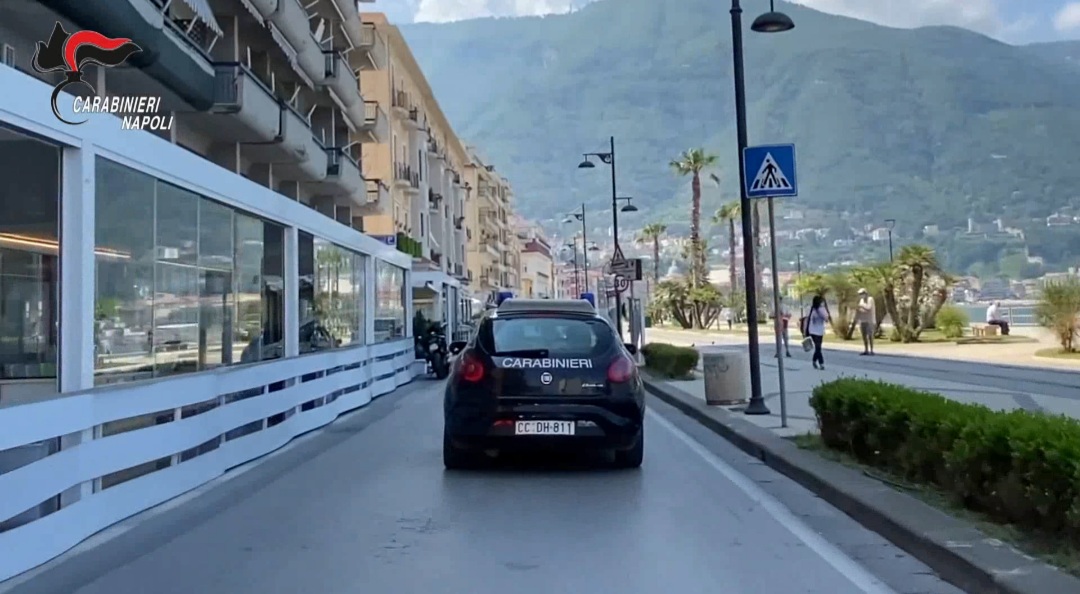 Castellammare, in trasferta con la droga delle discoteche: arrestati due ventenni 