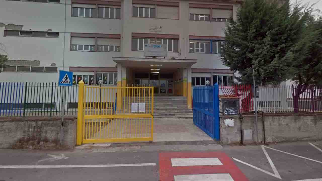 Gragnano, maestra positiva: chiude scuola per un giorno