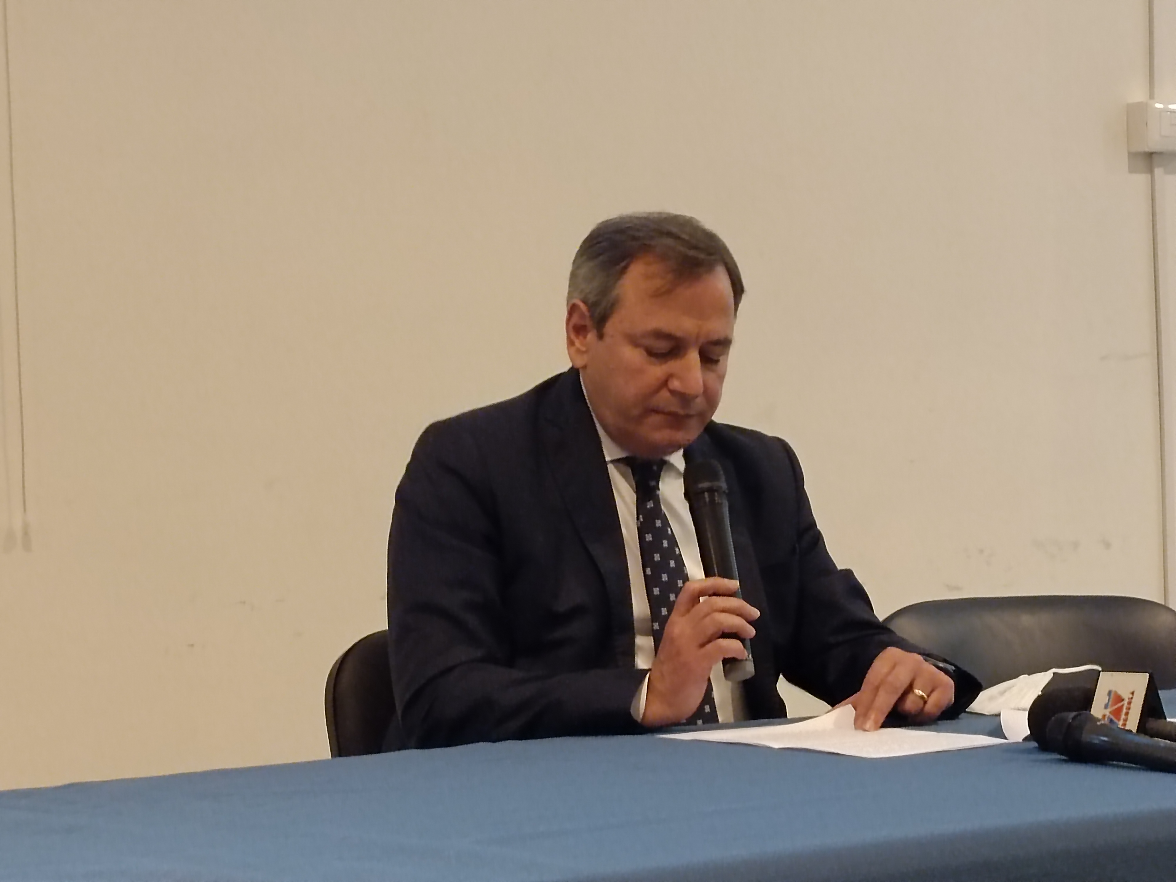 L'ex sindaco Ascione e i suoi fedelissimi: 'Incandidabili'