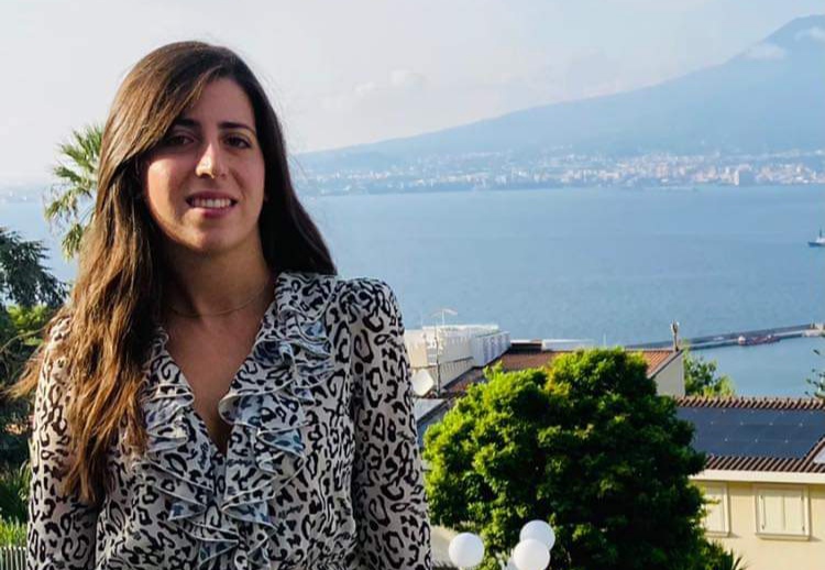 Valeria morta a 28 anni nella sua stanza, l'addio a Santa Maria la Carità