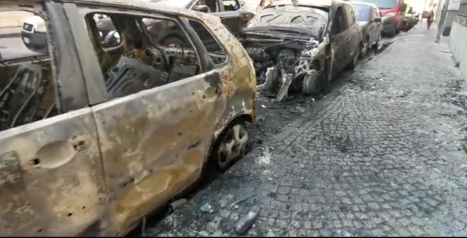 Castellammare, due auto in fiamme nella notte: aperta un'inchiesta 