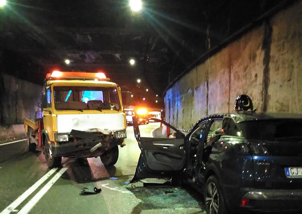 Castellammare, incidente in galleria: un ferito grave