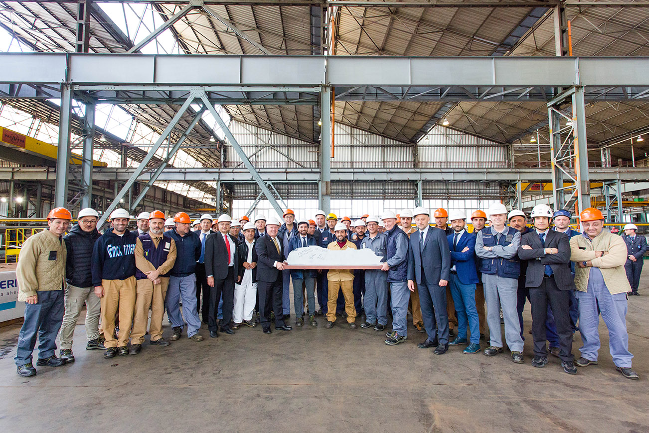 Fincantieri, operai al lavoro per una nuova nave da crociera