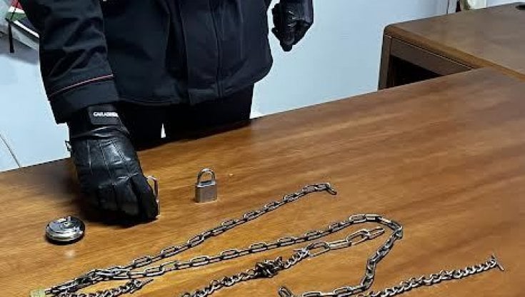Madre tiene la figlia segregata per anni, arrestata