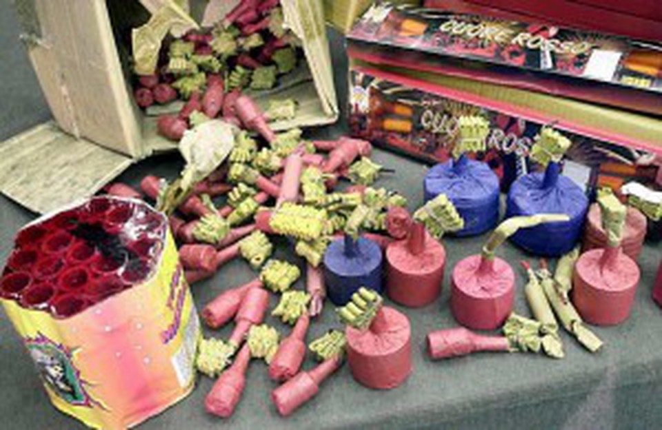 Fuochi d'artificio illegali nel napoletano, sequestrate 10 tonnellate 