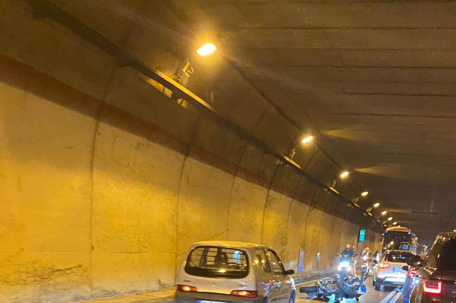 Castellammare, incidente in galleria a Pozzano: un morto