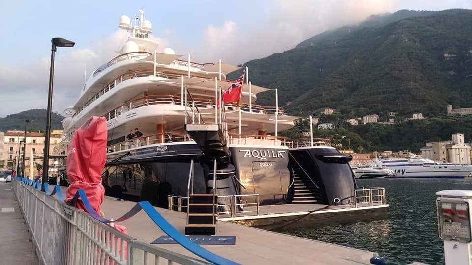 Castellammare, arriva il superyacht Aquila: i proprietari sono i più ricchi al mondo