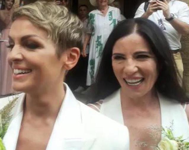 Francesca Pascale ha detto si alla cantante Paola Turci