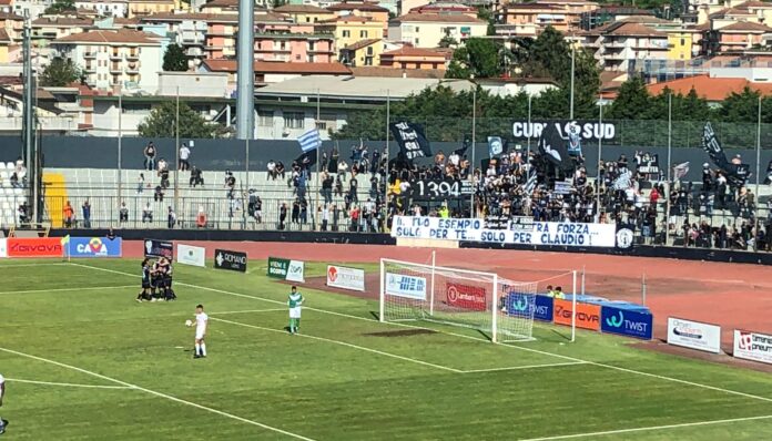 Calcio, arrestati tre ultras del Cavese per gli incidenti contro l'Acireale