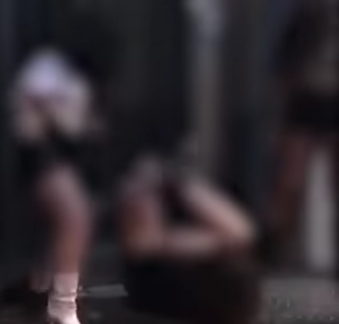 Baby gang di quattordicenni pesta ragazzina nel salernitano, video virale 