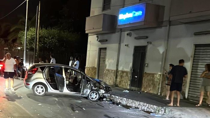 Sant'Antonio Abate, auto contro scooter: muore quarantasettenne
