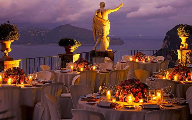 Anacapri, telefoni guasti al Cesare Augustus. Il proprietario si incatena per protesta