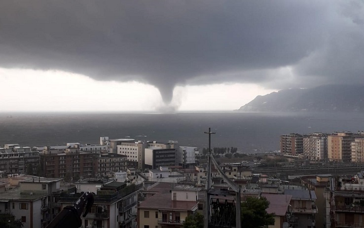 Campania, temporali e grandine: rischio allagamenti e scatta allerta meteo