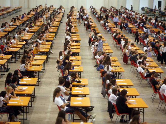 Università, domani i test d'ingresso per medicina. 65 mila candidati per 16 mila posti