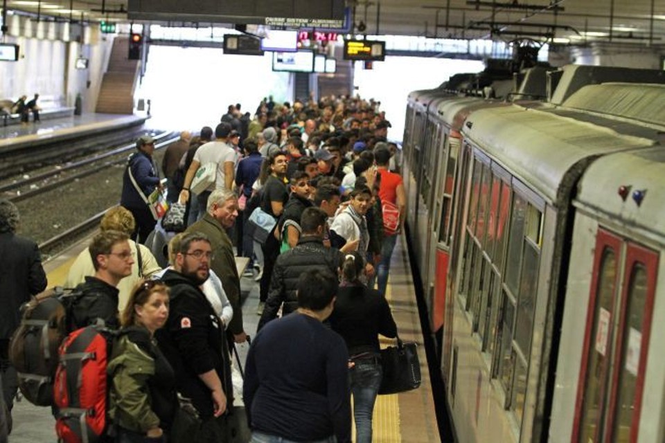 Circum, emergenza sicurezza: polizia sui treni Napoli-Sorrento