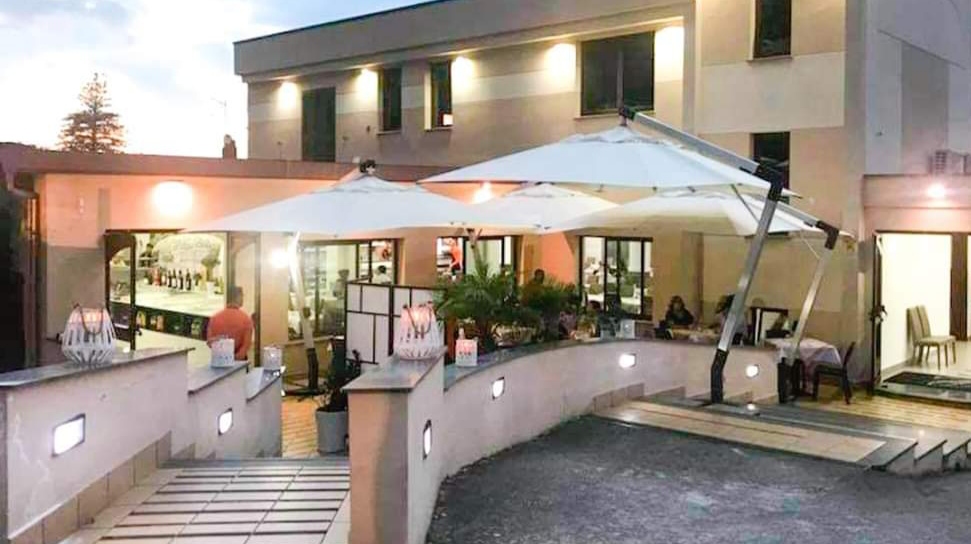Castellammare, ristorante 7 Farine: 'Chiudiamo per non aumentare i prezzi'