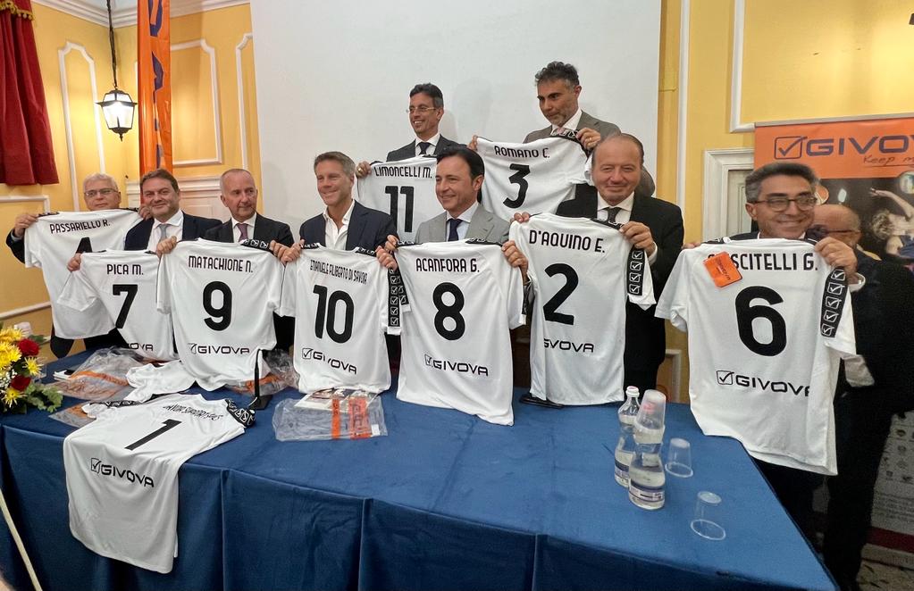 Torre Annunziata, il principe Emanuele Filiberto: 'Riporteremo il Savoia in serie B'