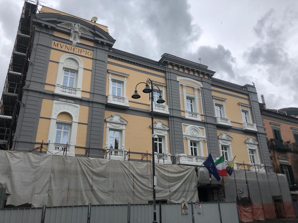 Castellammare, Palazzo Farnese: la sua facciata torna all'antico prestigio