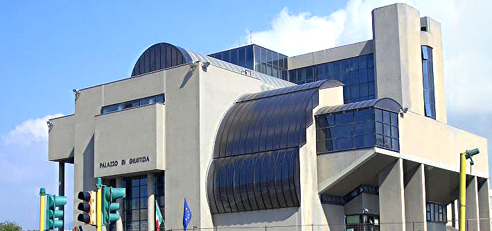 Torre del Greco, 12 anni di rifiuti al processo contro l'ex sindaco Borriello 