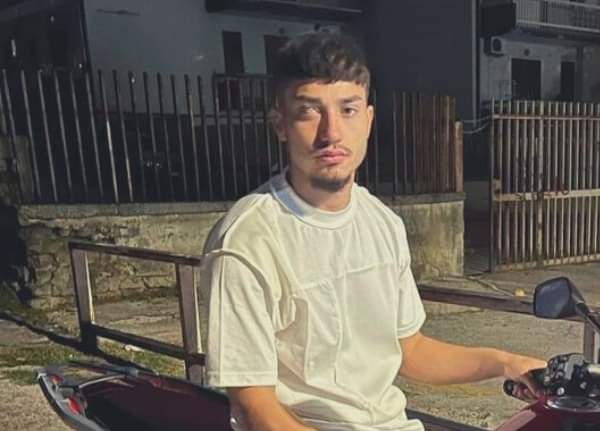 Auto contro furgone nel vesuviano, morti due ragazzi 