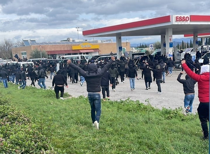 Scontri tra tifosi in autostrada, è Antonio Marigliano il primo ultras napoletano arrestato per differita