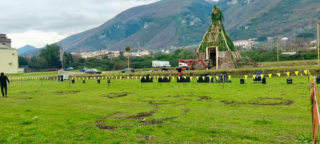 Sant'Antonio Abate, tutto pronto per lo spettacolo del cippo in fiamme 