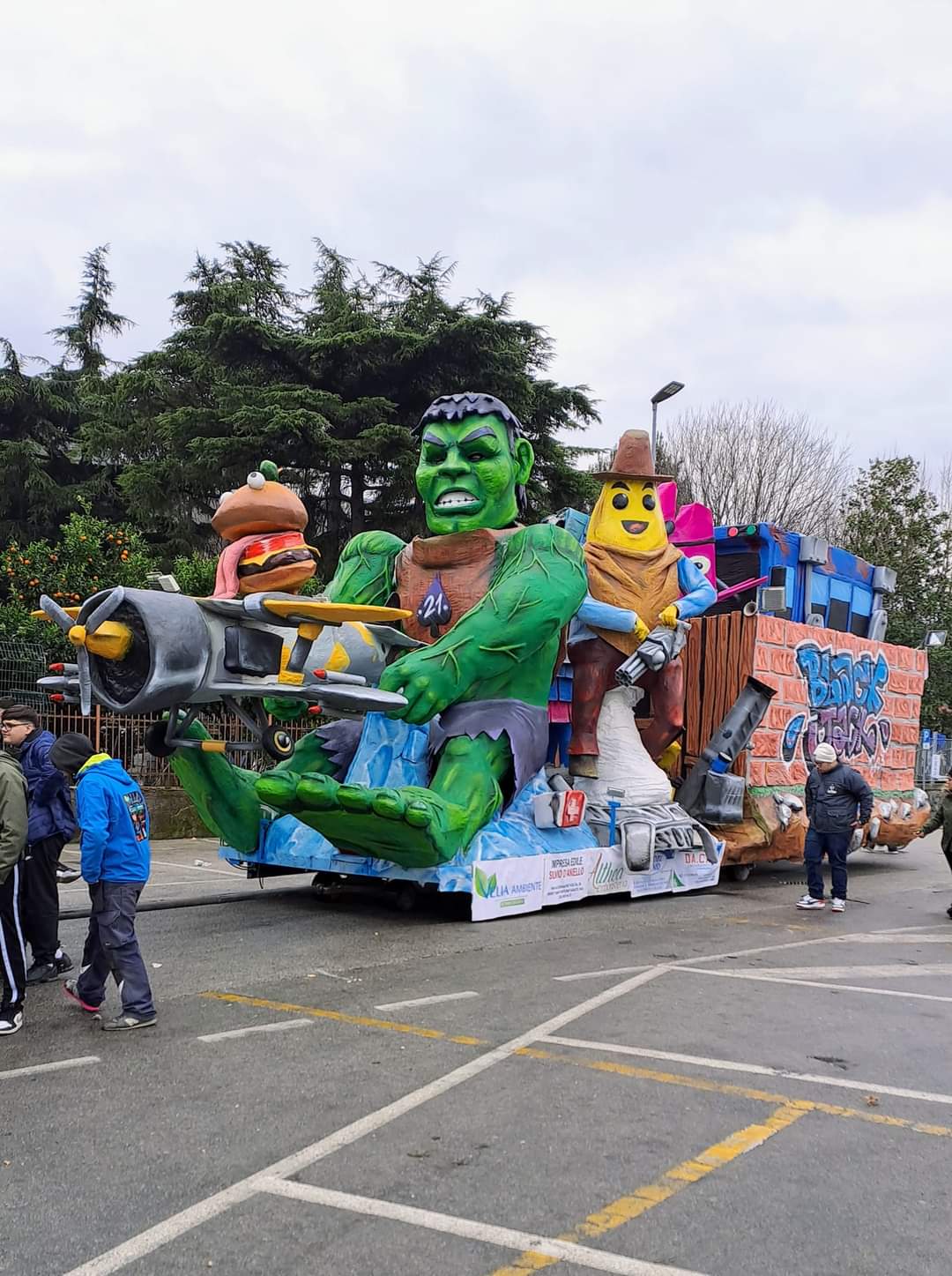 Sant'Antonio Abate, al via il Carnevale: in centro sfilano i carri