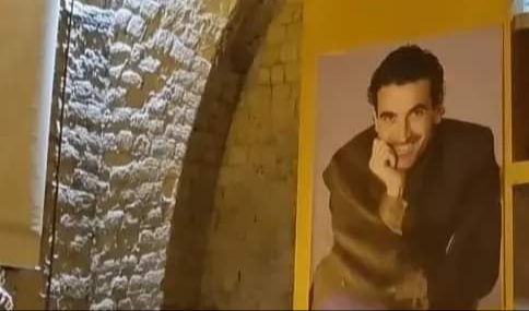 Massimo Troisi, i 70 anni dell'attore: centinaia in piazza 
