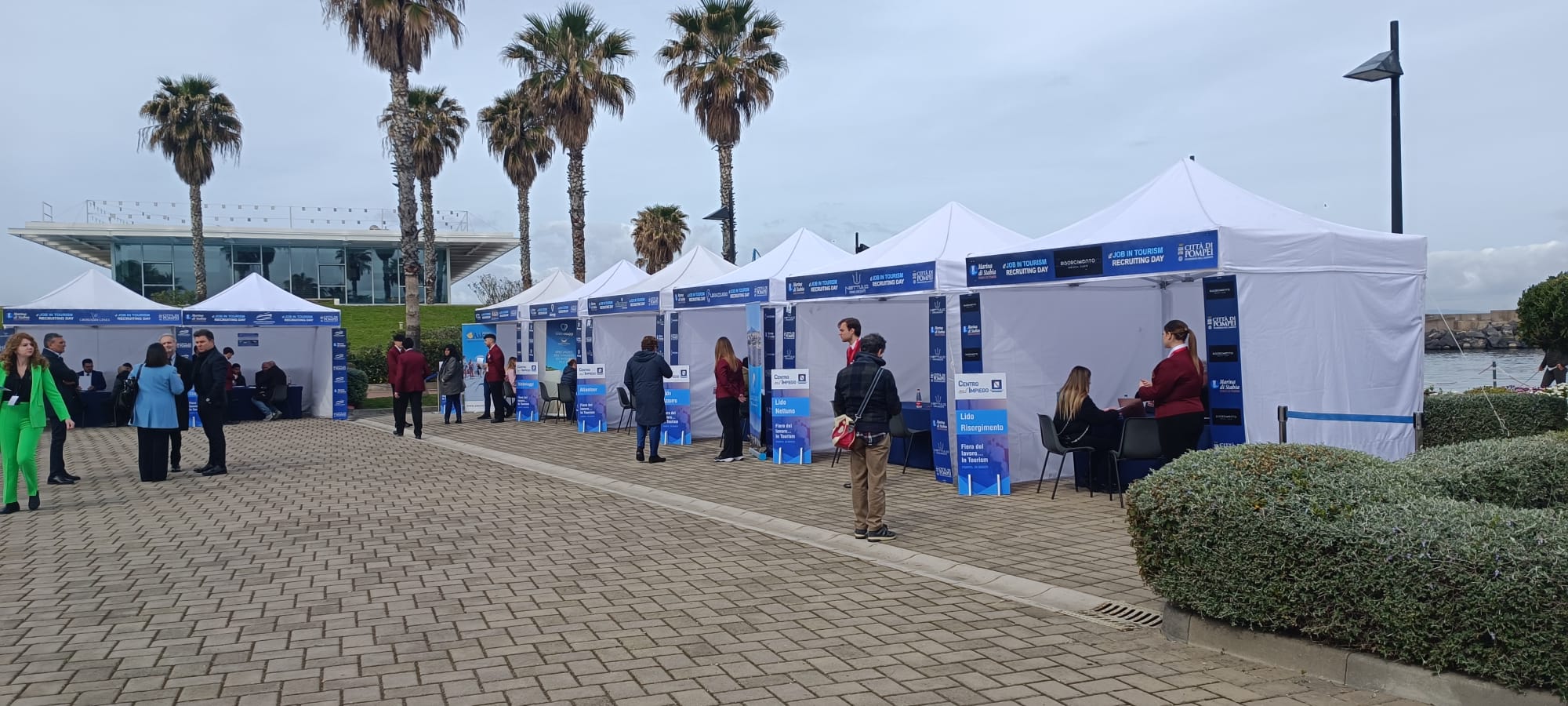 Castellammare, 500 candidati a Marina di Stabia: 'Vogliamo un vero lavoro, fino ad oggi solo a nero'