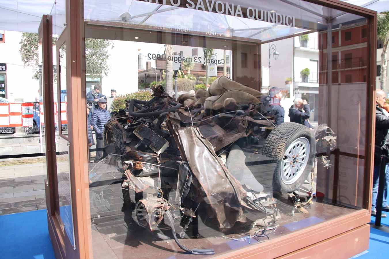 I resti dell'auto di Falcone a Vico Equense, la vedova Montinaro: 'Fortunata di essere la moglie di un poliziotto così coraggioso'