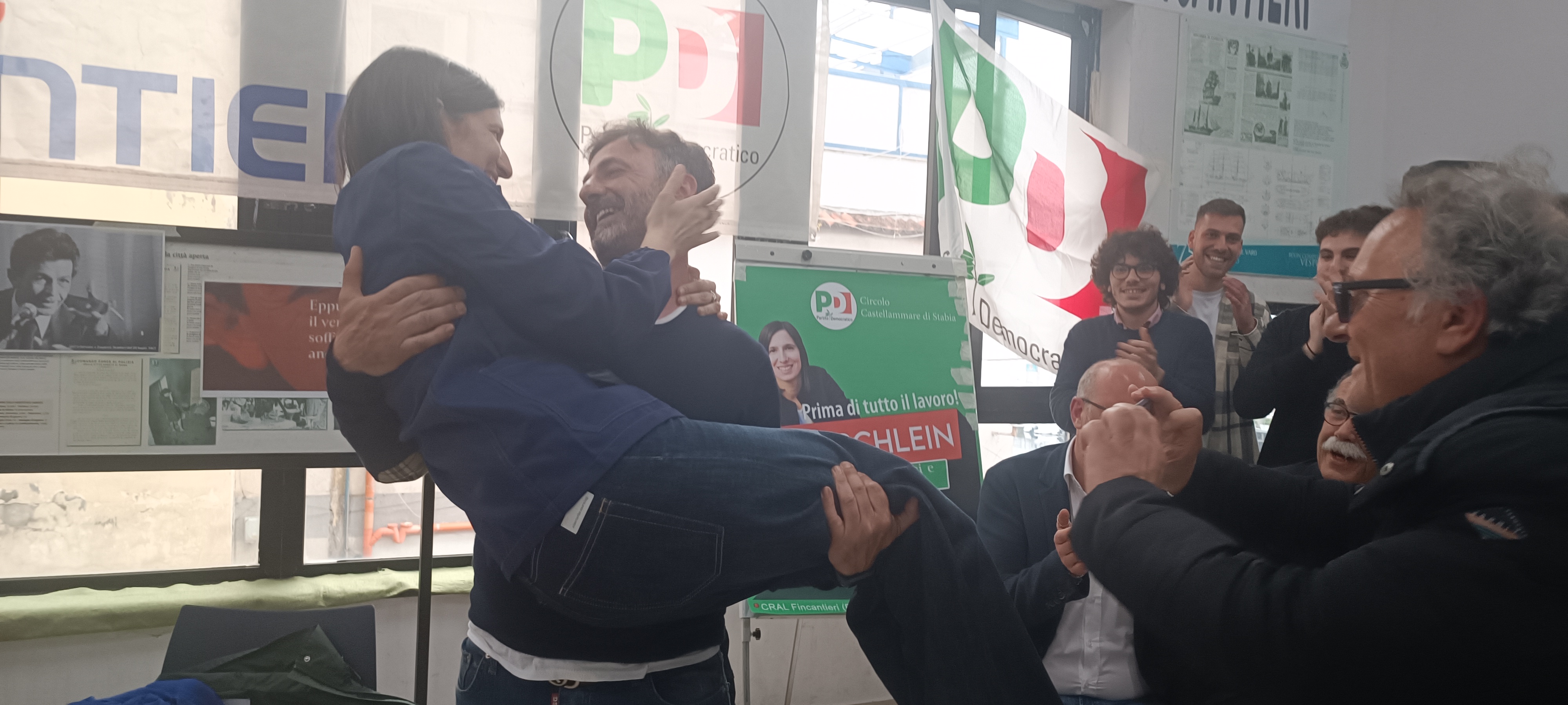 Castellammare, l'operaio che ha preso in braccio Schlein: 'Difende il lavoro come Berlinguer'