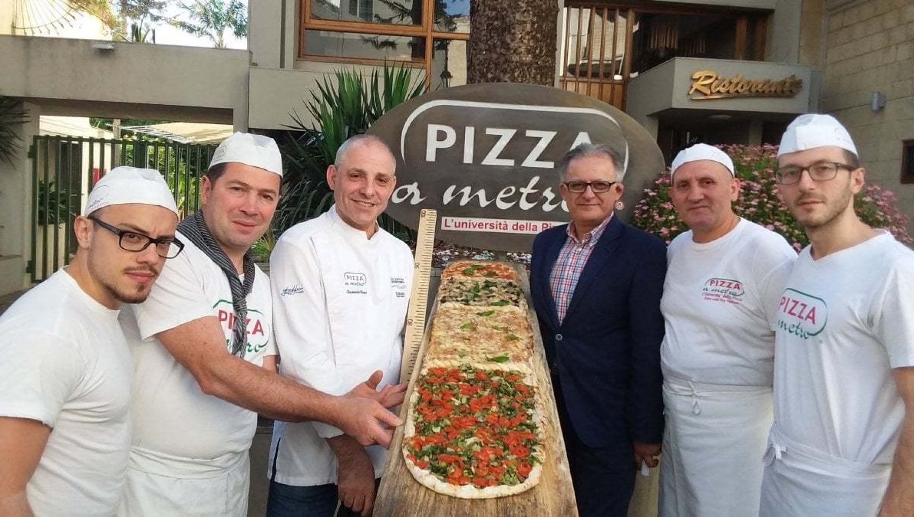 Pizza a metro scoppia la guerra, gli eredi di Gigino: 'Il marchio è nostro'