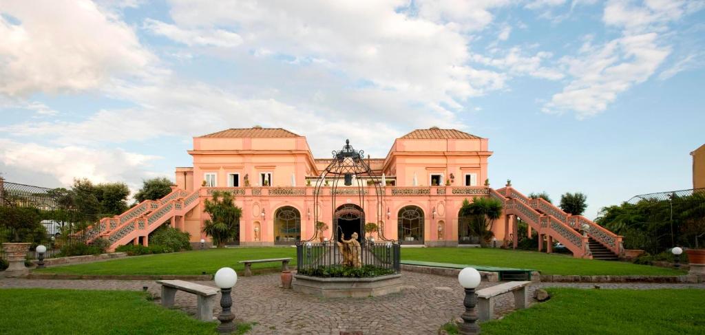 Villa Signorini va all'asta, in vendita la dimora del Miglio d'oro