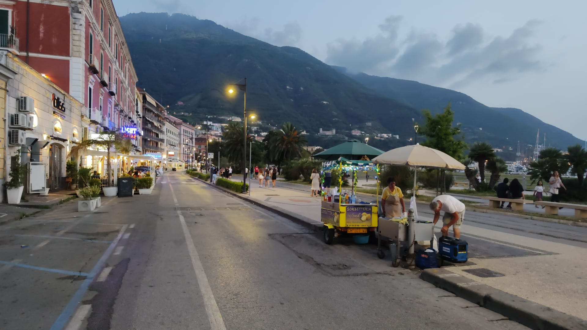 Castellammare di Stabia, parcheggi temporanei: online il bando per i privati