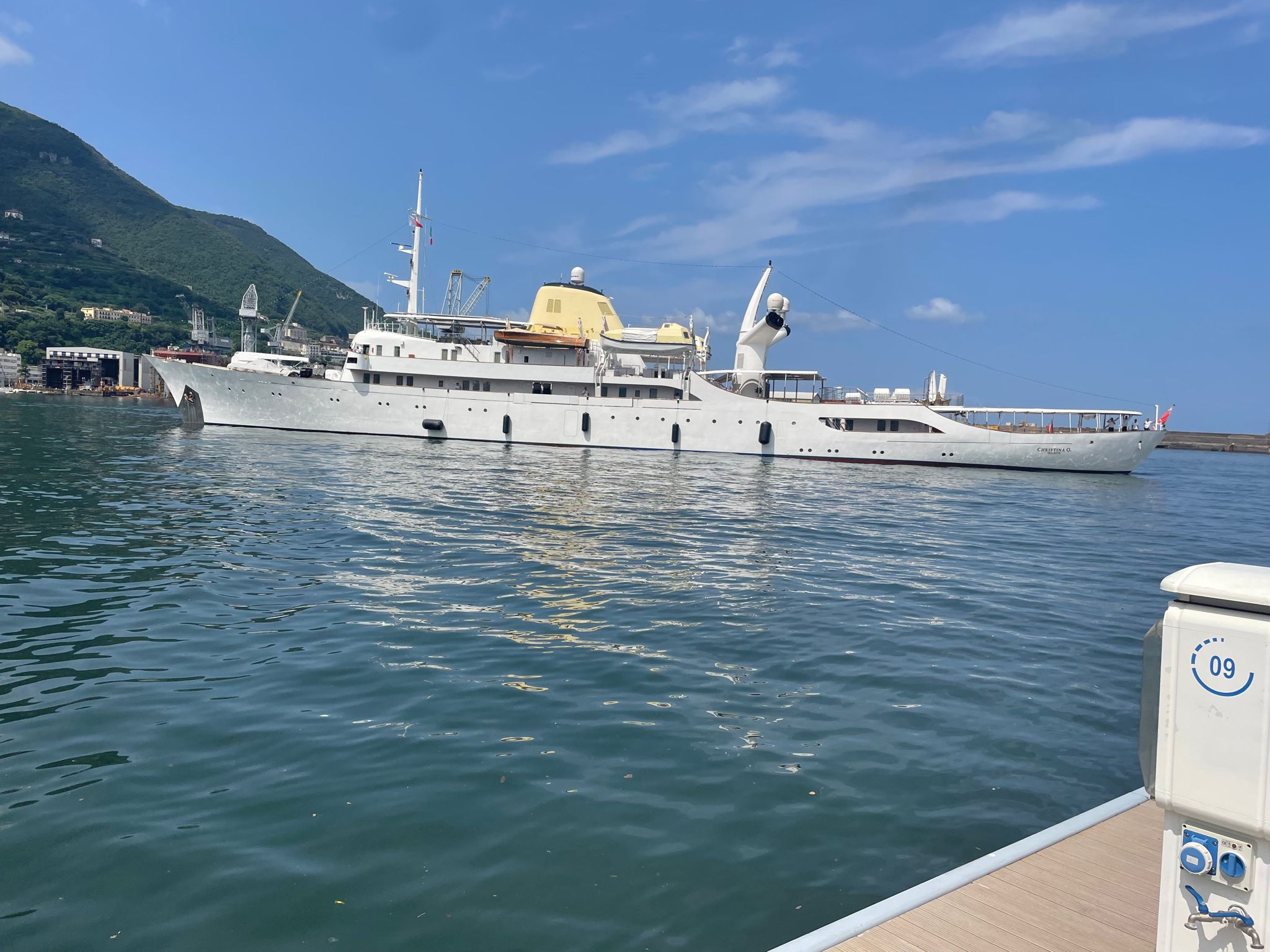Castellammare, arriva lo yacht di Onassis: torna Christina O 