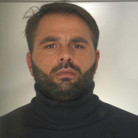 Latitante del clan D'Alessandro, si nascondeva in un basso a Torre Annunziata