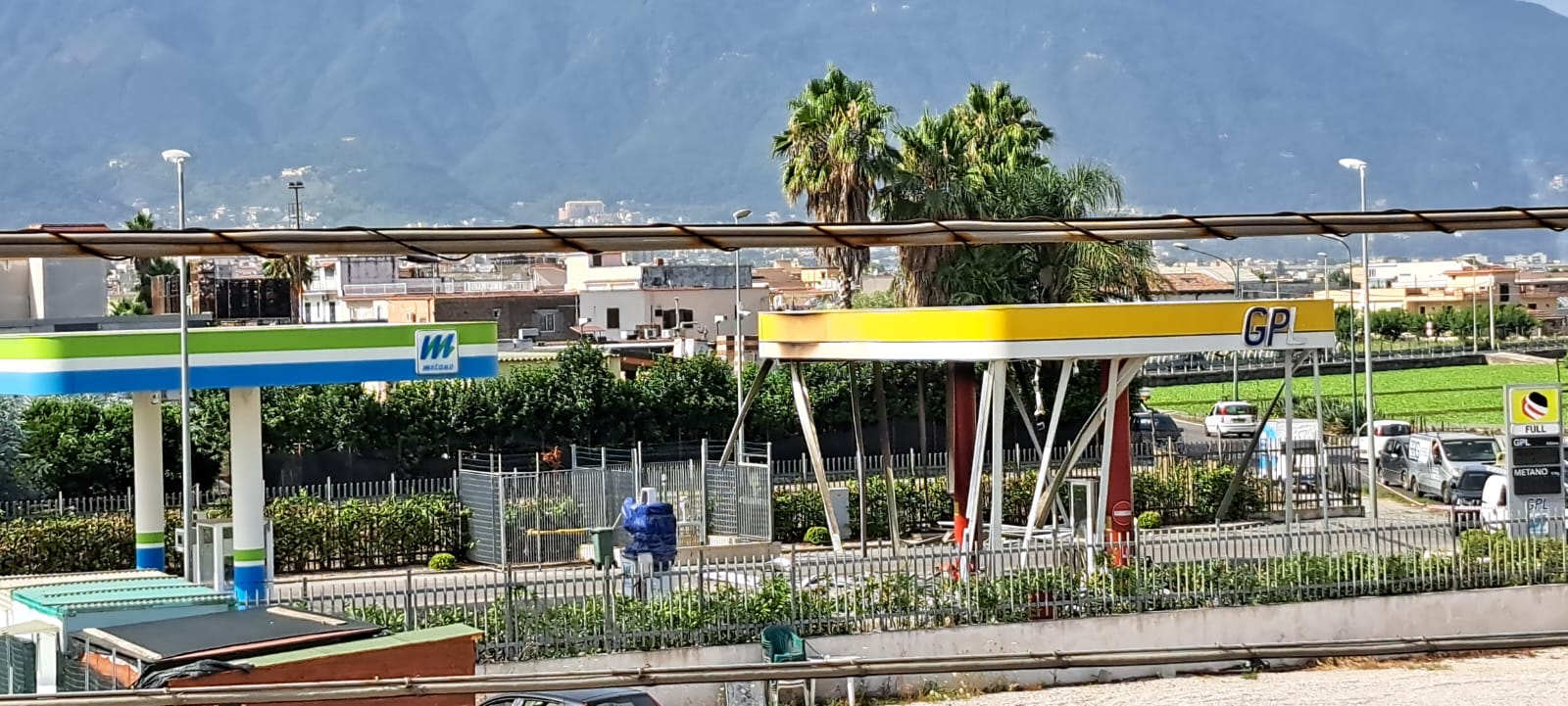 Esplode distributore di benzina a Pompei, torna la paura del racket 