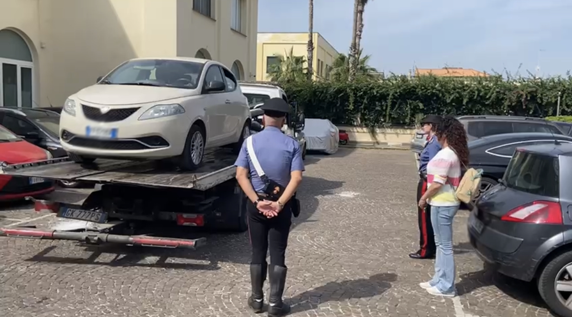 Castellammare, va a messa e le rubano l'auto: inseguiti e arrestati dai carabinieri 