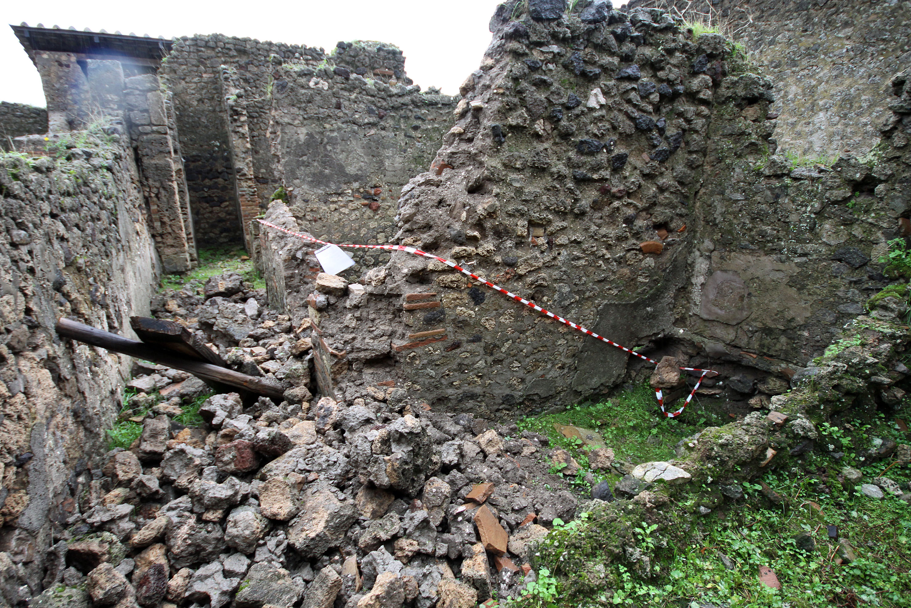 Scavi di Pompei, inchiesta su crolli e tensioni. Il procuratore Pennasilico: 