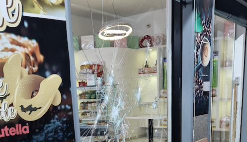 Gragnano, raid punitivo in un bar: mazze da baseball come armi