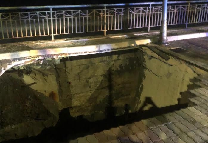 Torre del Greco, mareggiata distrugge lungomare: vertice in Regione 