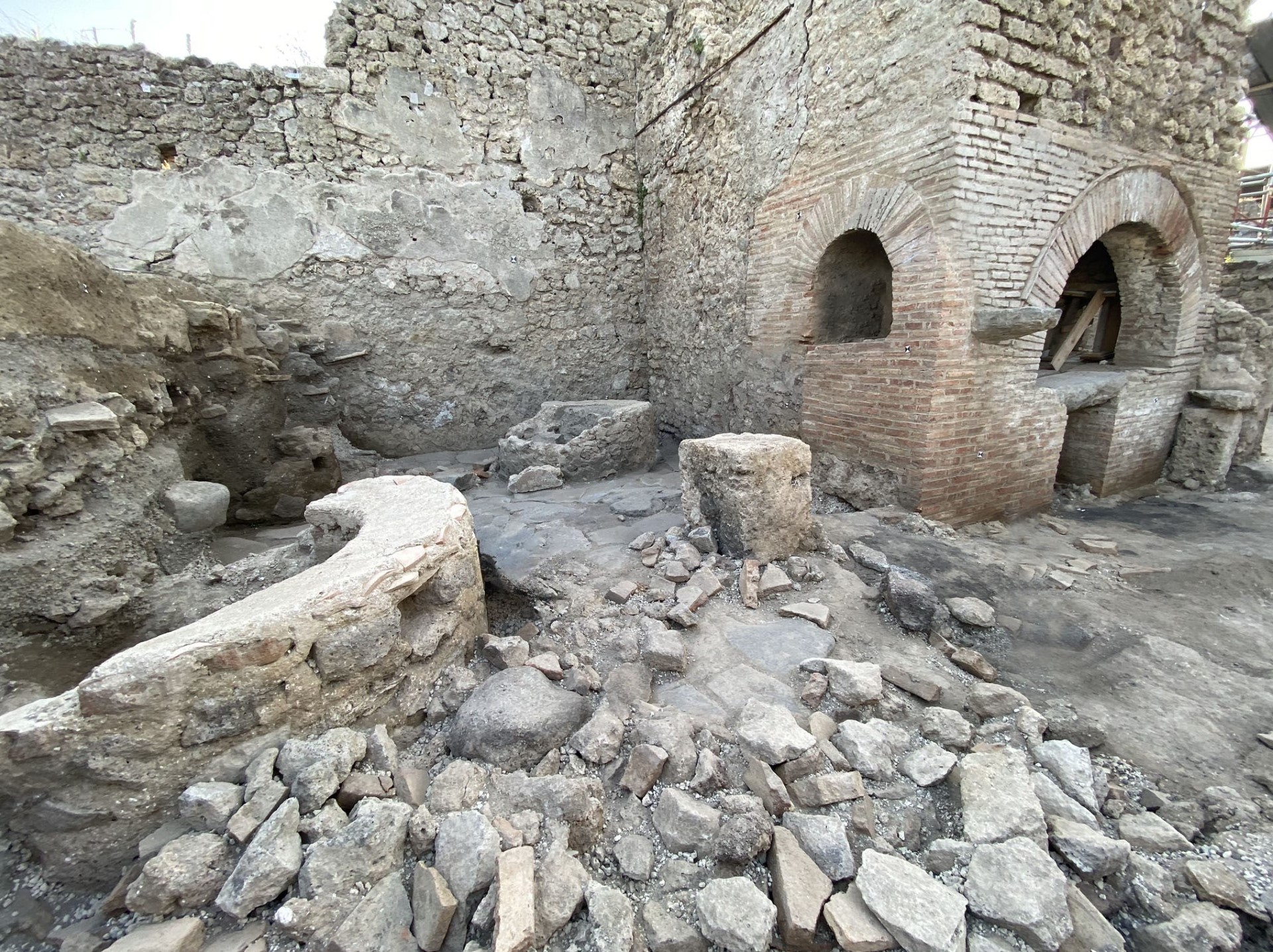 Pompei e le sue meraviglie, emerge un panificio-prigione