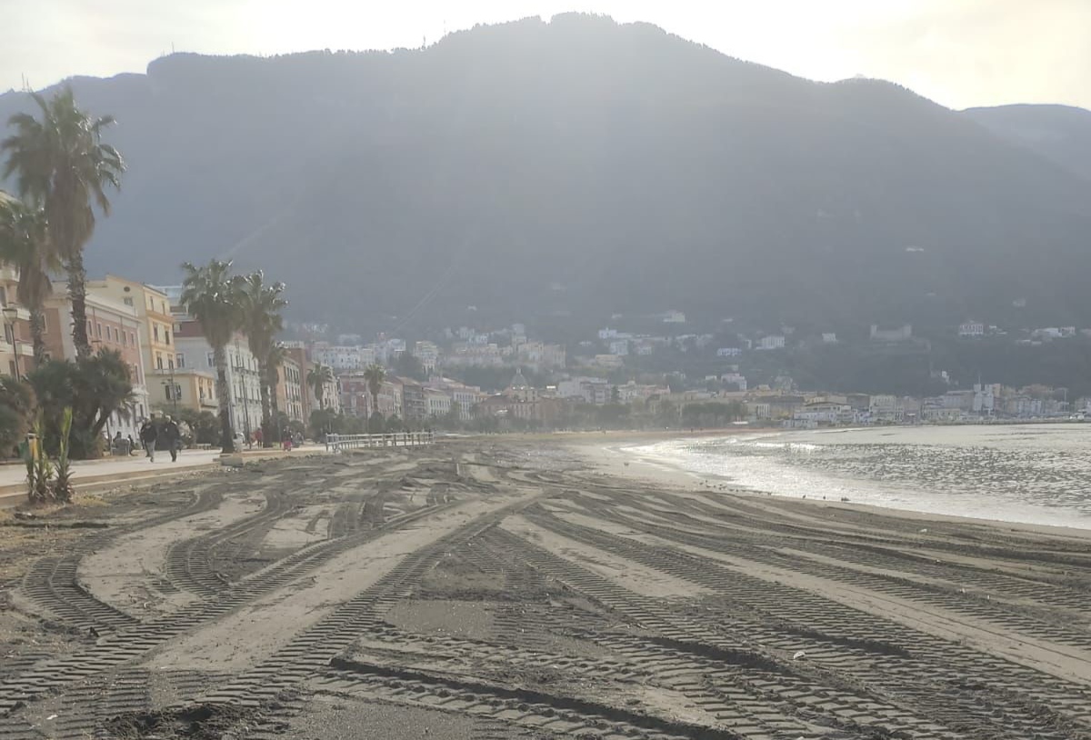 Castellammare, stop a Nostalgia anni 90: 'Tutto rinviato'