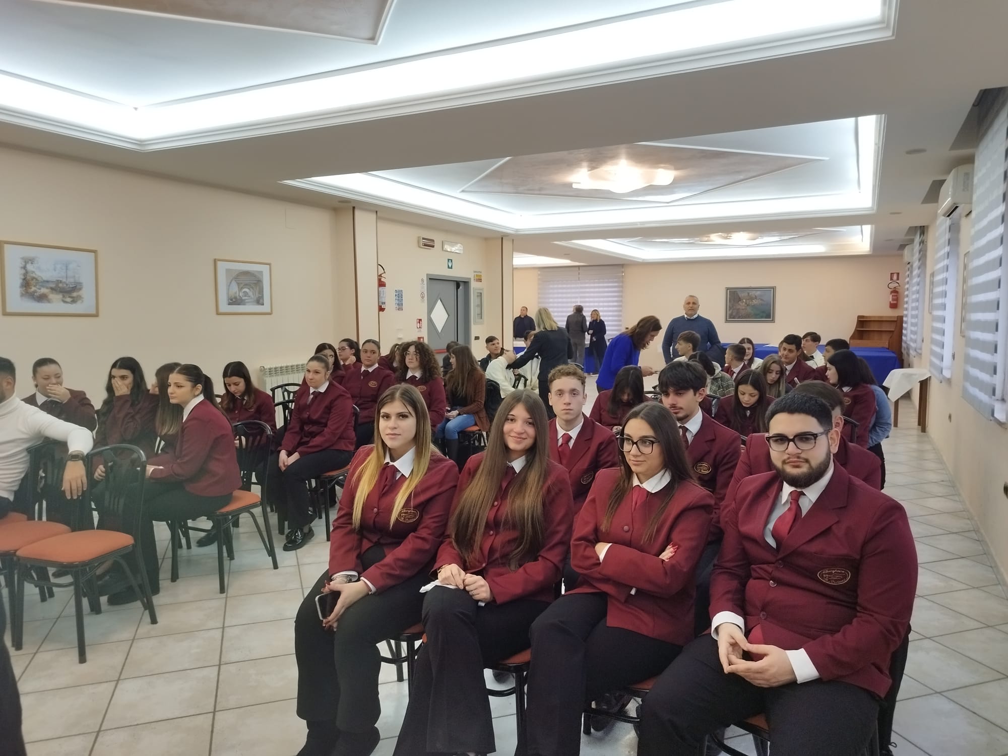 Anna D'Auria Illumina l'Istituto Alberghiero Raffaele Viviani di Castellammare di Stabia con la Cultura della Pace e della Libertà