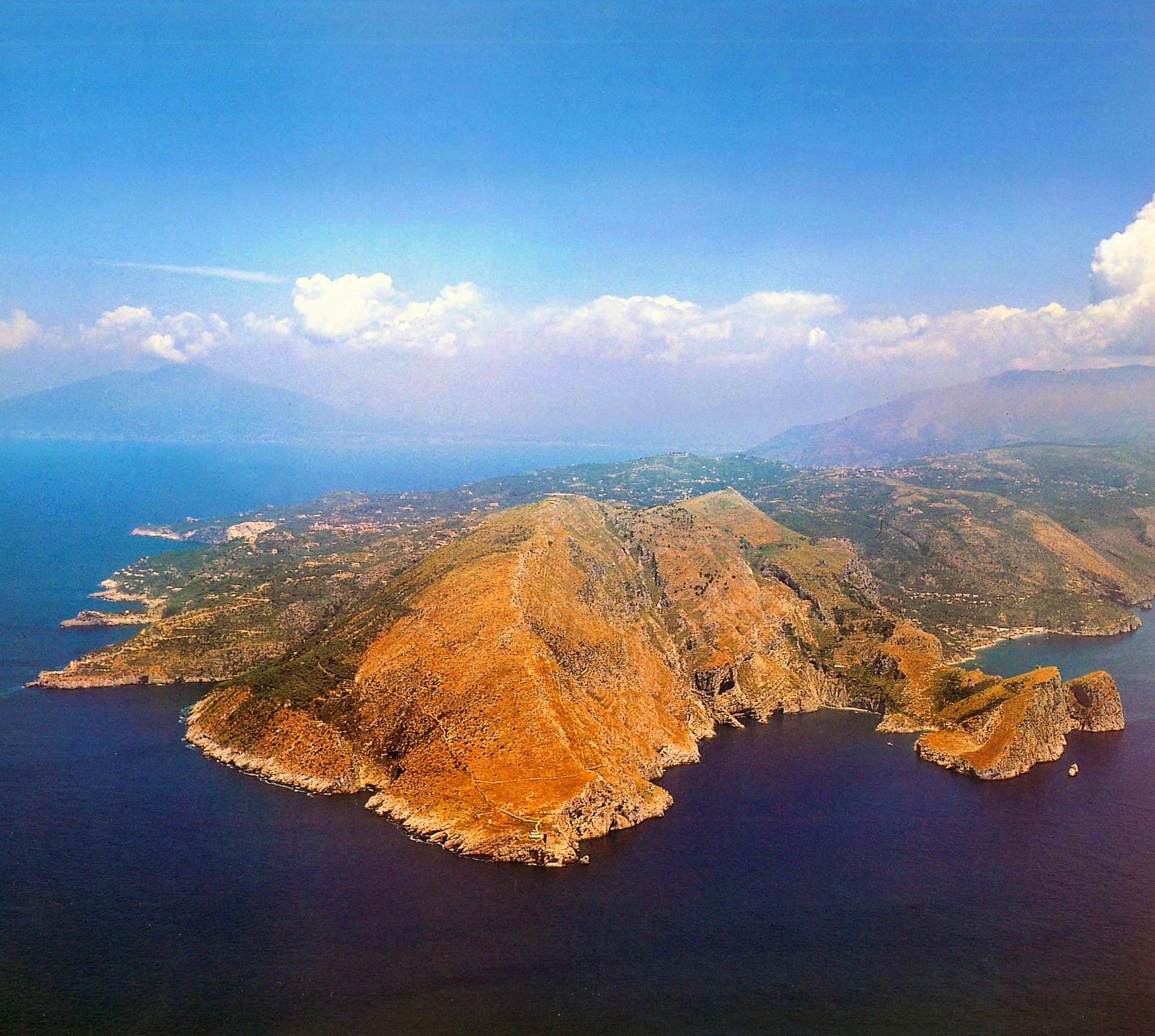 Trekking da Nerano alla Baia di Ieranto e Reggia di Portici, gli itinerari per le giornate del Fai