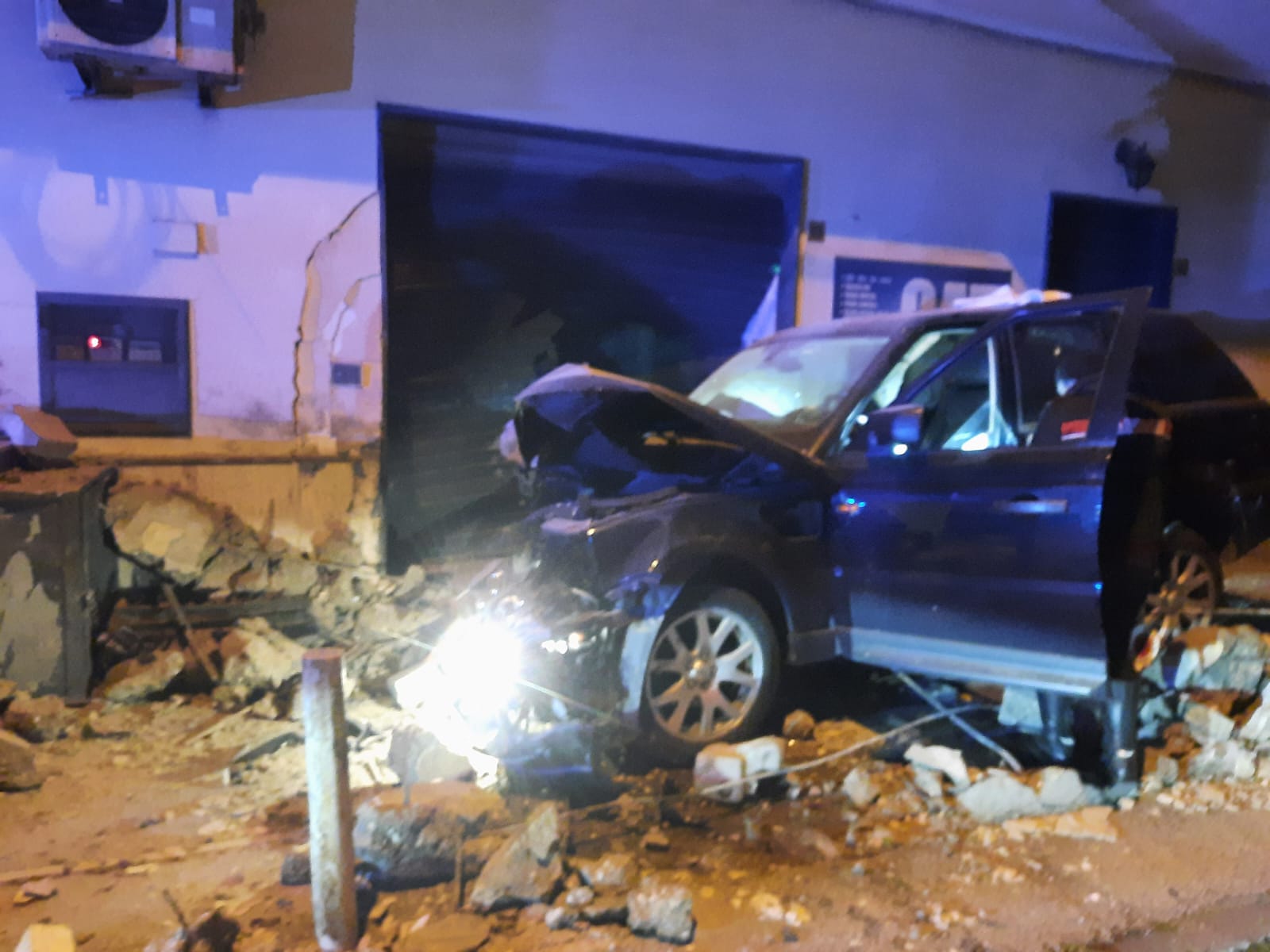 Sfonda un muro a Boscoreale, ferito automobilista 