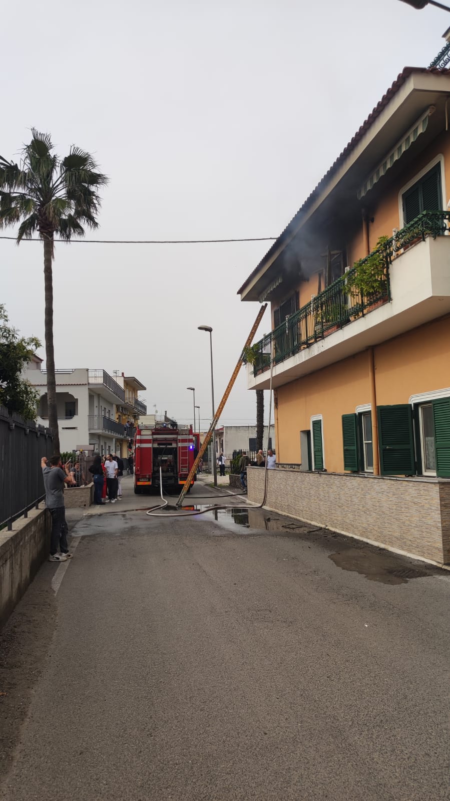 Dramma di Pasqua a Pompei, incendia la casa e si toglie la vita 
